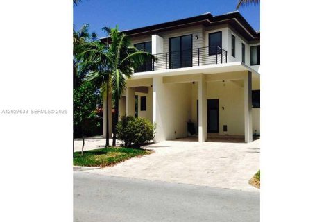 Townhouse in Key Biscayne, Florida 4 bedrooms, 359.9 sq.m. № 2257681 - photo 3