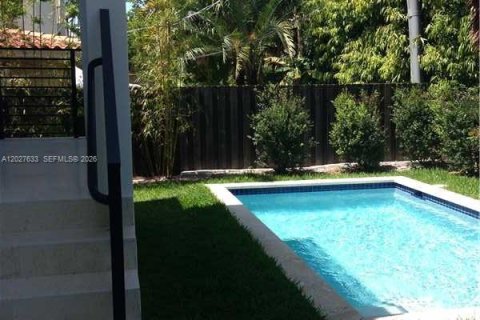 Townhouse in Key Biscayne, Florida 4 bedrooms, 359.9 sq.m. № 2257681 - photo 4