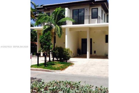 Townhouse in Key Biscayne, Florida 4 bedrooms, 359.9 sq.m. № 2257681 - photo 2