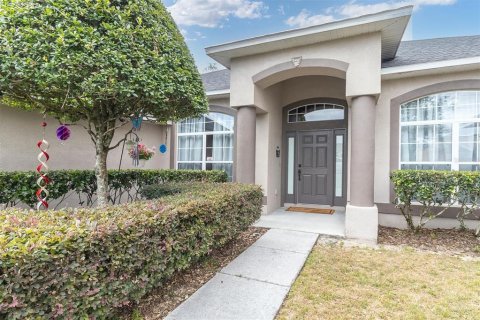 House in Spring Hill, Florida 3 bedrooms, 186.08 sq.m. № 2218336 - photo 2