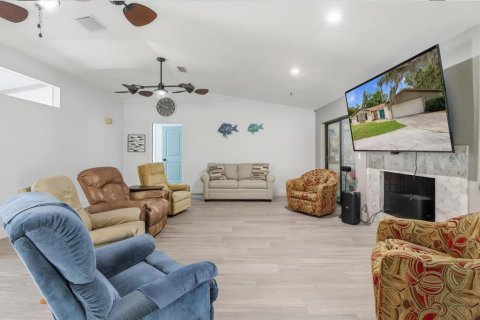 Villa ou maison à vendre à Homosassa, Floride: 3 chambres, 169.36 m2 № 2132468 - photo 16