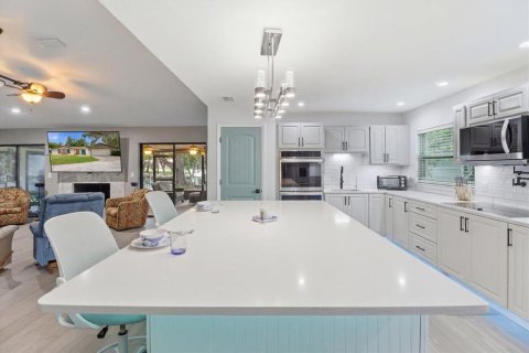 Villa ou maison à vendre à Homosassa, Floride: 3 chambres, 169.36 m2 № 2132468 - photo 13