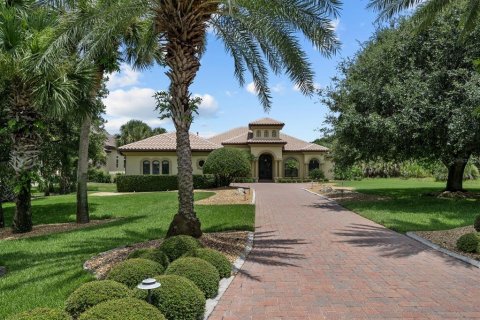House in Palm Coast, Florida 3 bedrooms, 386.19 sq.m. № 1835143 - photo 1