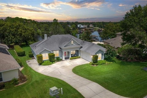 House in Clermont, Florida 3 bedrooms, 230.03 sq.m. № 1903447 - photo 1