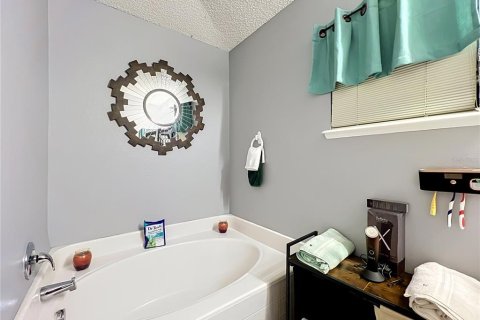 House in Orlando, Florida 3 bedrooms, 135.08 sq.m. № 2217850 - photo 17