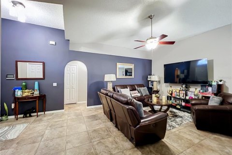 House in Orlando, Florida 3 bedrooms, 135.08 sq.m. № 2217850 - photo 5