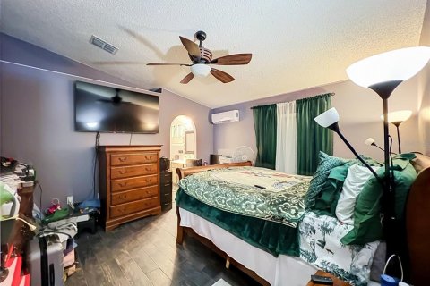 House in Orlando, Florida 3 bedrooms, 135.08 sq.m. № 2217850 - photo 15