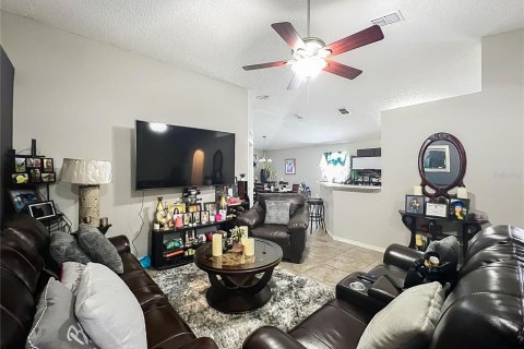 House in Orlando, Florida 3 bedrooms, 135.08 sq.m. № 2217850 - photo 7