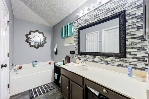 House in Orlando, Florida 3 bedrooms, 135.08 sq.m. № 2217850 - photo 18