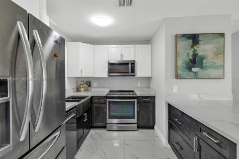 Villa ou maison à louer à Miami Gardens, Floride: 3 chambres, 91.79 m2 № 2390013 - photo 13