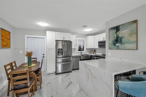 Villa ou maison à louer à Miami Gardens, Floride: 3 chambres, 91.79 m2 № 2390013 - photo 9