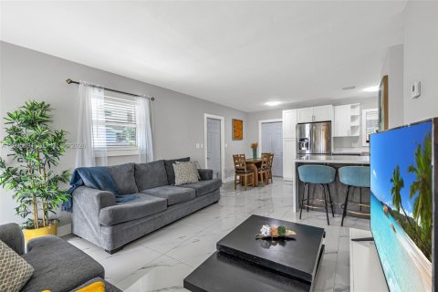 Villa ou maison à louer à Miami Gardens, Floride: 3 chambres, 91.79 m2 № 2390013 - photo 7