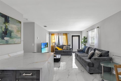 Villa ou maison à louer à Miami Gardens, Floride: 3 chambres, 91.79 m2 № 2390013 - photo 11