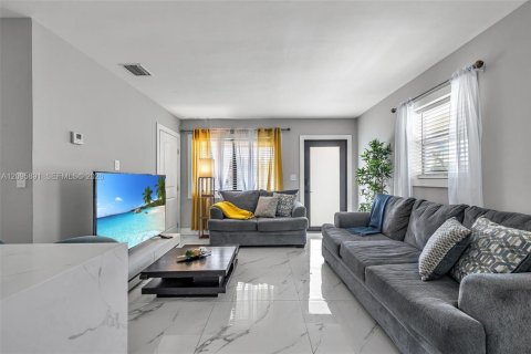 Villa ou maison à louer à Miami Gardens, Floride: 3 chambres, 91.79 m2 № 2390013 - photo 10
