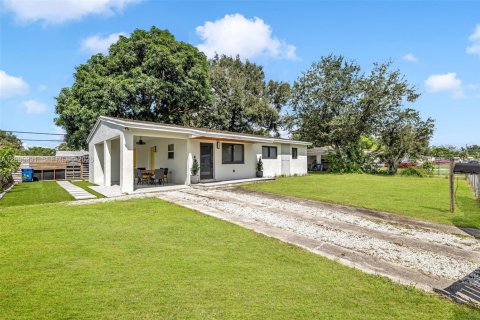 Villa ou maison à louer à Miami Gardens, Floride: 3 chambres, 91.79 m2 № 2390013 - photo 2