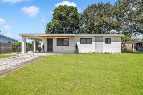 Villa ou maison à Miami Gardens, Floride 3 chambres, 91.79 m2 № 2390013