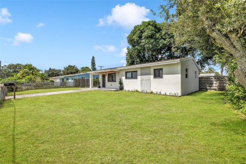 Villa ou maison à louer à Miami Gardens, Floride: 3 chambres, 91.79 m2 № 2390013 - photo 3