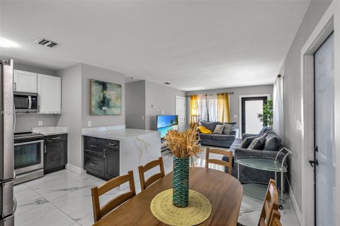Villa ou maison à louer à Miami Gardens, Floride: 3 chambres, 91.79 m2 № 2390013 - photo 12