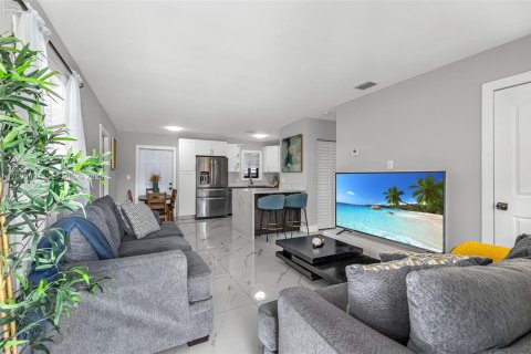 Villa ou maison à louer à Miami Gardens, Floride: 3 chambres, 91.79 m2 № 2390013 - photo 6
