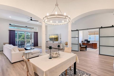 Villa ou maison à vendre à Sarasota, Floride: 3 chambres, 219.16 m2 № 2436688 - photo 4