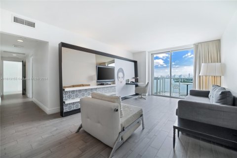 Condominio en venta en Miami Beach, Florida, 2 dormitorios, 101.08 m2 № 1697792 - foto 4