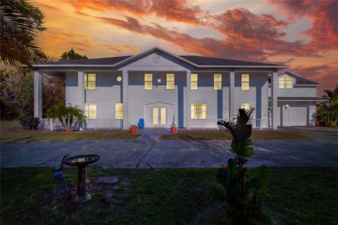 House in Lake Alfred, Florida 6 bedrooms, 603.86 sq.m. № 2108527