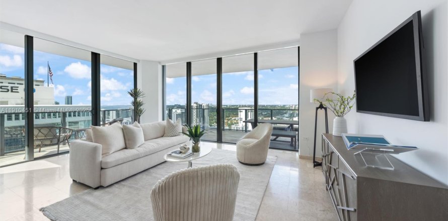 Condo à Miami, Floride, 3 chambres  № 1967037