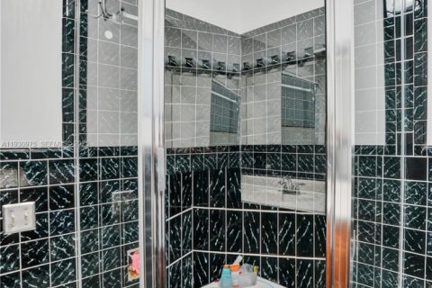 Villa ou maison à louer à Fort Lauderdale, Floride: 2 chambres, 130.06 m2 № 1989741 - photo 17