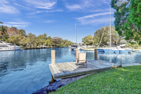 Villa ou maison à louer à Fort Lauderdale, Floride: 2 chambres, 130.06 m2 № 1989741 - photo 14