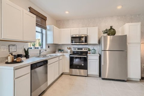 Townhouse in Florida City, Florida 3 bedrooms, 128.21 sq.m. № 1864598 - photo 9