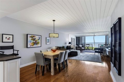 Condo in Bradenton, Florida, 2 bedrooms № 2117801 - photo 13