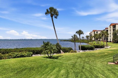 Condo in Bradenton, Florida, 2 bedrooms № 2117801 - photo 30