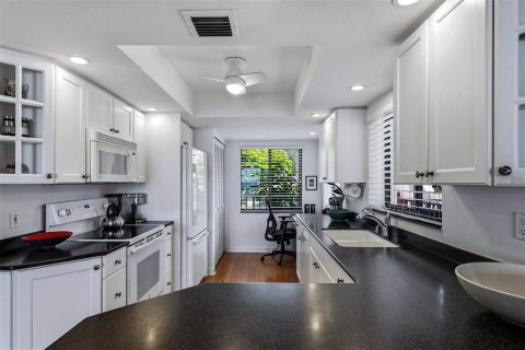 Condo in Bradenton, Florida, 2 bedrooms № 2117801 - photo 15