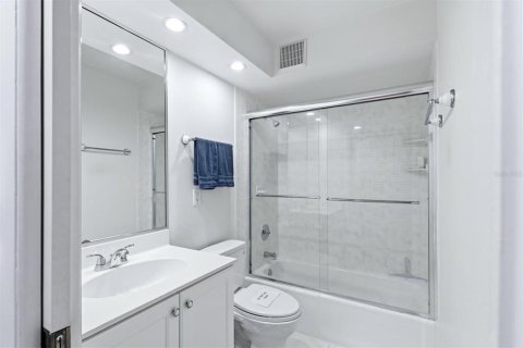Condo in Bradenton, Florida, 2 bedrooms № 2117801 - photo 24