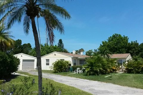 Propiedad comercial en venta en Madeira Beach, Florida, 5 dormitorios, 169.27 m2 № 1820487 - foto 1