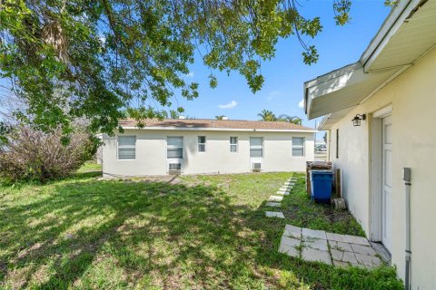 Propiedad comercial en venta en Madeira Beach, Florida, 5 dormitorios, 169.27 m2 № 1820487 - foto 20