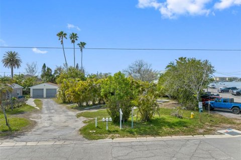 Propiedad comercial en venta en Madeira Beach, Florida, 5 dormitorios, 169.27 m2 № 1820487 - foto 2