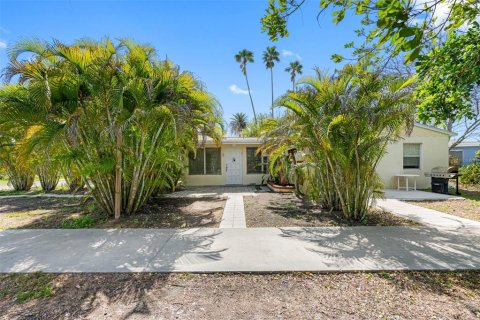 Propiedad comercial en venta en Madeira Beach, Florida, 5 dormitorios, 169.27 m2 № 1820487 - foto 7