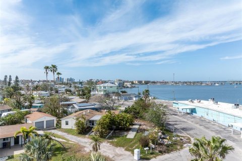 Propiedad comercial en venta en Madeira Beach, Florida, 5 dormitorios, 169.27 m2 № 1820487 - foto 13
