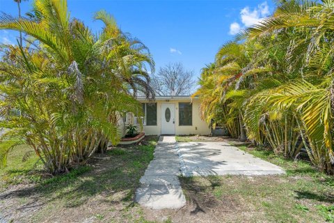 Propiedad comercial en venta en Madeira Beach, Florida, 5 dormitorios, 169.27 m2 № 1820487 - foto 6