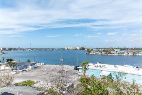Propiedad comercial en venta en Madeira Beach, Florida, 5 dormitorios, 169.27 m2 № 1820487 - foto 5