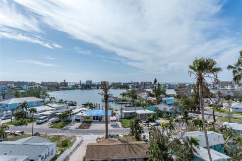 Propiedad comercial en venta en Madeira Beach, Florida, 5 dormitorios, 169.27 m2 № 1820487 - foto 11