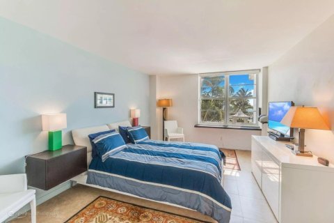 Condominio en alquiler en Miami Beach, Florida, 2 dormitorios, 95.69 m2 № 825660 - foto 1