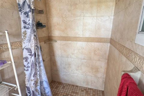 Casa en venta en Hialeah, Florida, 4 dormitorios, 193.61 m2 № 1872617 - foto 30