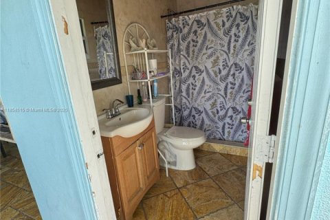 Casa en venta en Hialeah, Florida, 4 dormitorios, 193.61 m2 № 1872617 - foto 28