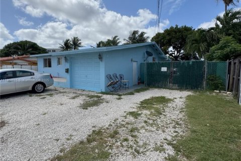 Casa en venta en Hialeah, Florida, 4 dormitorios, 193.61 m2 № 1872617 - foto 2