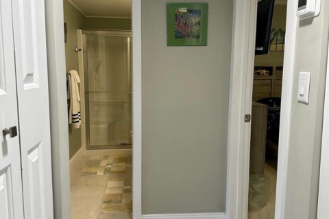 Condo in Lake Worth, Florida, 2 bedrooms № 2247131 - photo 13
