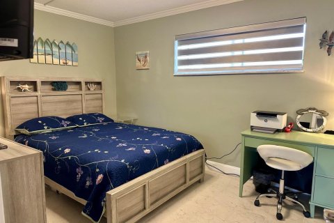Condo in Lake Worth, Florida, 2 bedrooms № 2247131 - photo 18