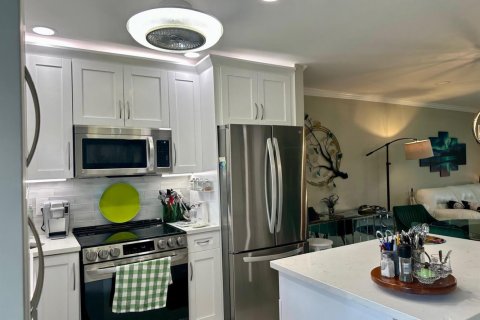 Condo in Lake Worth, Florida, 2 bedrooms № 2247131 - photo 7