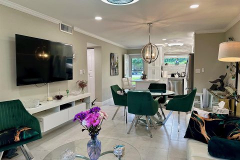 Condo in Lake Worth, Florida, 2 bedrooms № 2247131 - photo 2